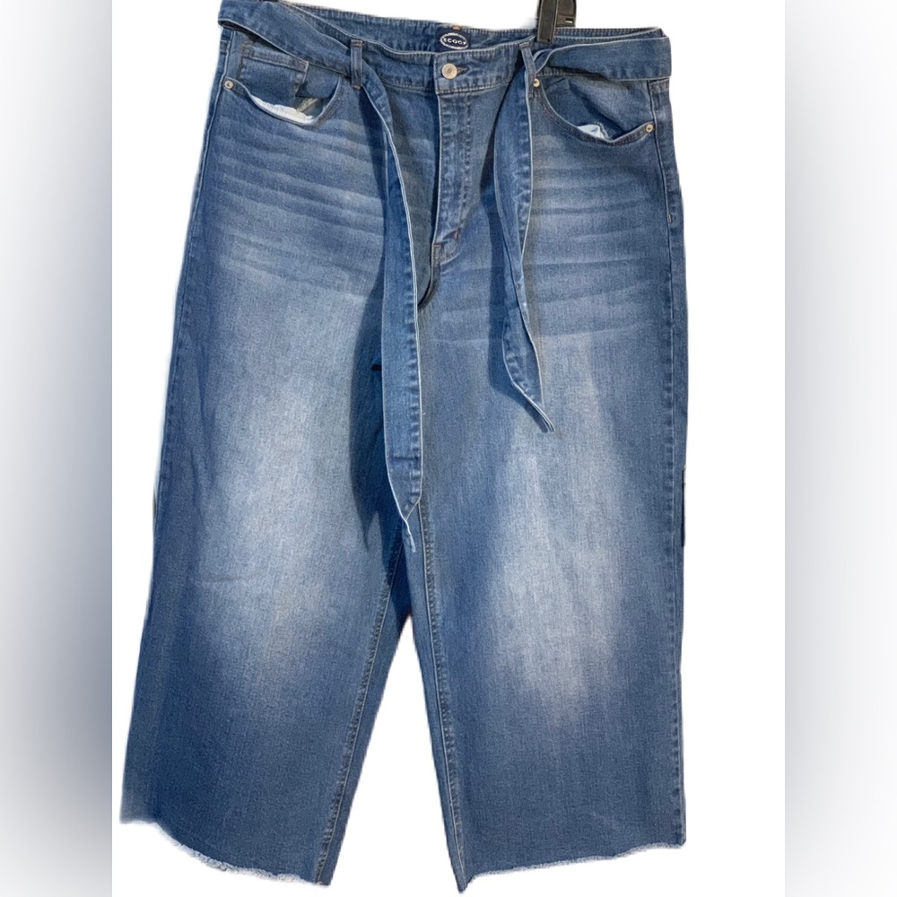 Scoop Wide Leg Mid Wash Blue Denim Jeans with Denim Belt. EC SZ 18. Raw Hem